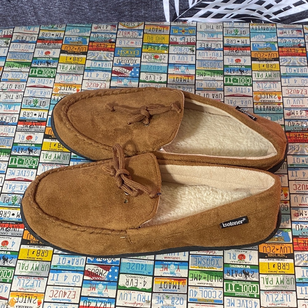 Isotoner Men’s Suede Moccasin Slippers Brown Faux Fur Size 11-12